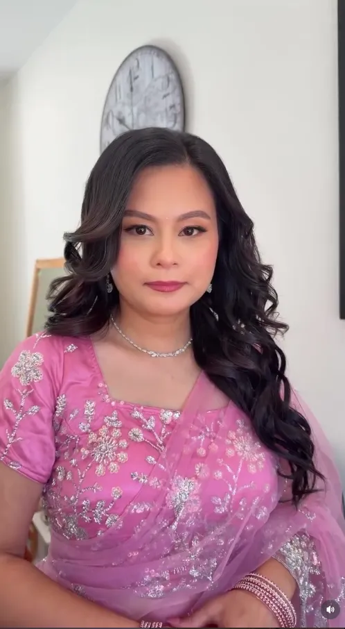 Natural glam and styled waves with a pink saree